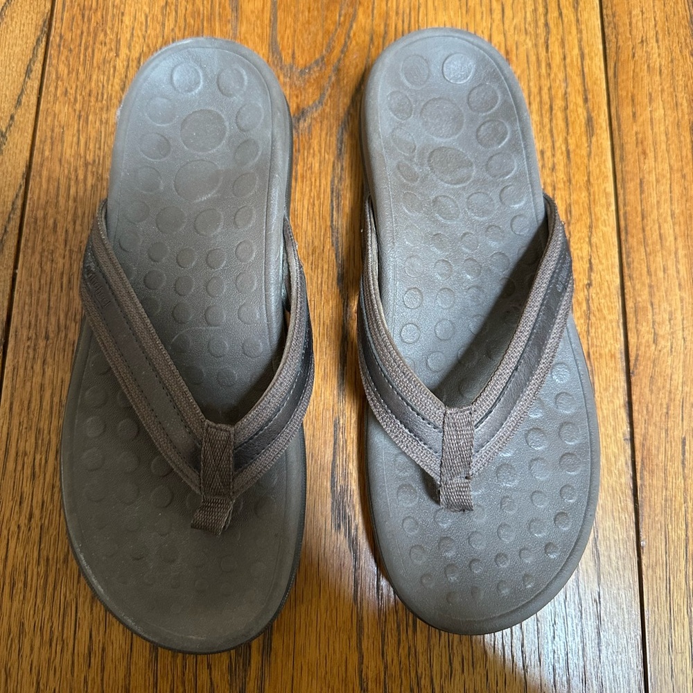 Orhtoheel brown flip-flop sandals - Picture 8 of 10